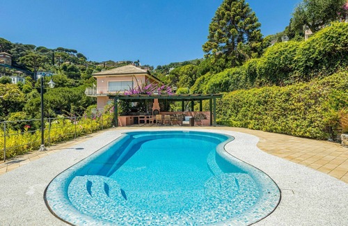 Rapallo Villa | Stunning villa for 8 guests with WIFI, A/C, private pool, TV and patio