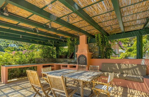 Rapallo Villa | Stunning villa for 8 guests with WIFI, A/C, private pool, TV and patio