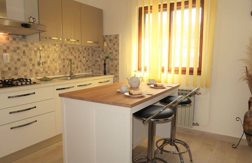 Paradiz House | Stunning villa for 8 people with WIFI, A/C, private pool, TV, terrace and parking