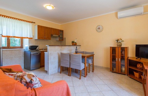 Vinez House | Stunning villa for 9 guests with WIFI, A/C, private pool, TV, terrace and parking