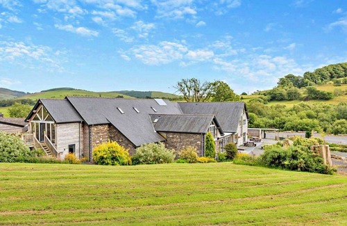 Devils Bridge House | Stunning villa for 19 guests with hot tub, WIFI and pets allowed