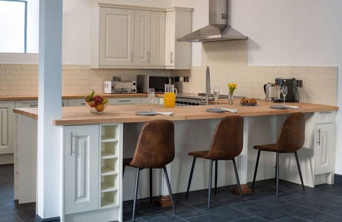 Rhiwbryfdir House | Stunning villa for 12 people with WIFI, TV and pets allowed
