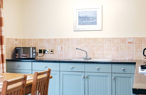 Eaton Mascott House | Stunning villa for 4 people with WIFI, TV and pets allowed