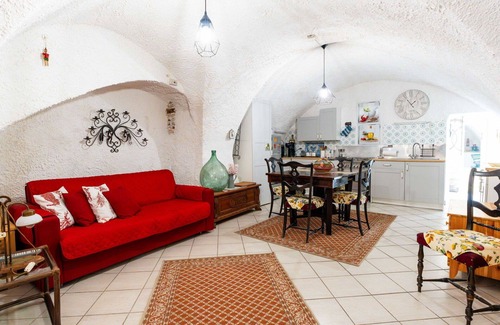 Castellaro House | Stunning villa for 6 guests with WIFI, TV and terrace