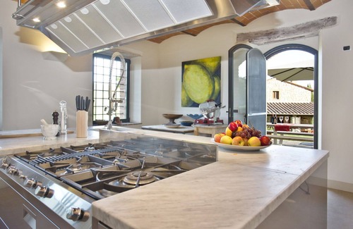 Gaiole in Chianti Villa | Stunning villa for 16 guests with private pool, A/C, WIFI, TV, patio and panoramic view