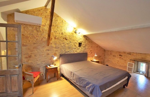 Lacapelle-Biron Villa | Stunning villa for 4 guests with WIFI, A/C, TV and patio