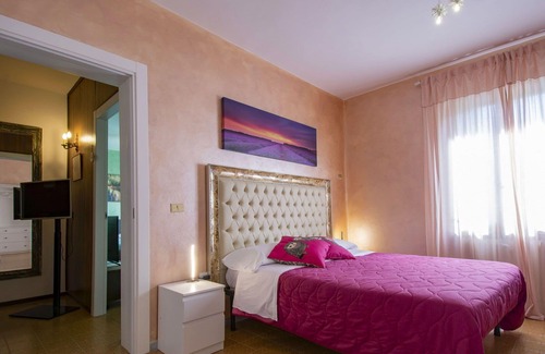 Bagni di Lucca House | Stunning villa for 7 people with private pool, hot tub, WIFI, TV, pets allowed and parking
