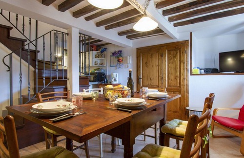 Casoli House | Stunning villa for 6 guests with WIFI, private pool, TV, terrace, pets allowed and parking