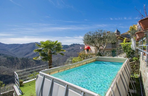 Casoli House | Stunning villa for 6 guests with WIFI, private pool, TV, terrace, pets allowed and parking