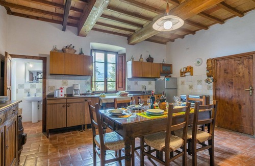 Radda in Chianti Villa | Stunning villa for 6 guests with WIFI, TV, terrace, pets allowed, panoramic view and parking