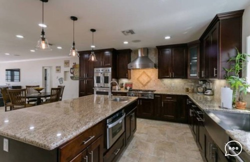 Woodland Hills House | STUNNING VILLA Retreat in an upscale safe neighborhood.