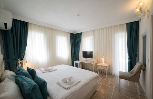 Kas House | Stunning Villa w private pool & access to the Beach
