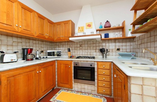 Massarosa House | Stunning villa with WIFI, private pool, TV, terrace, pets allowed and parking, close to Viareggio