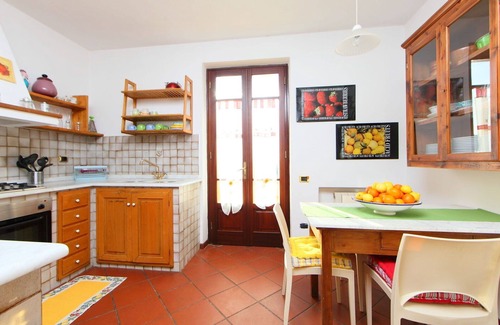 Massarosa House | Stunning villa with WIFI, private pool, TV, terrace, pets allowed and parking, close to Viareggio