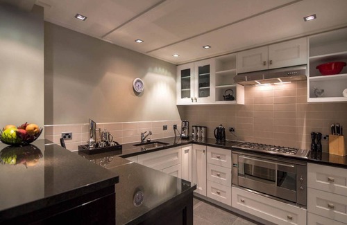 Queenstown City Centre Villa | Stunning Villa with views down Queenstown Bay