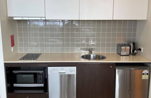 Cairns Central Business District Apartment | Stunning Water View Apartment - Pool, Gym, Sauna.