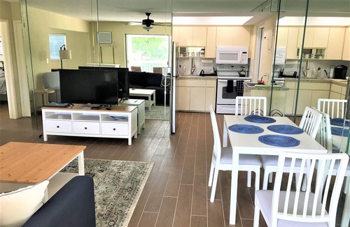 Coral Ridge Apartment | STUNNING WATERFRONT 2 BEDROOM BEAUTY. CLOSE TO EVERYTHING.