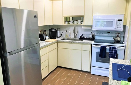 Coral Ridge Apartment | STUNNING WATERFRONT 2 BEDROOM BEAUTY. CLOSE TO EVERYTHING.