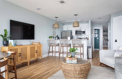 Traverse City Condo | Stunning Waterfront, Updated TC Condo with Pool!