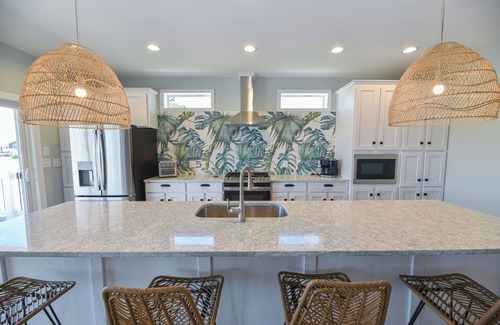 Long Neck House | Stunning-waterfront, beach, pools, family fun