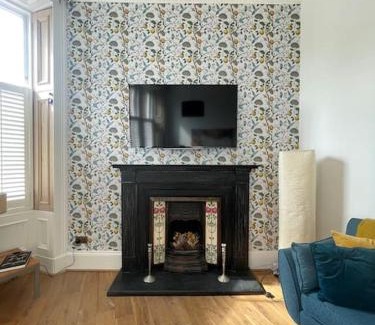 Glasgow Westend Apartment | Stunning West End Flat!