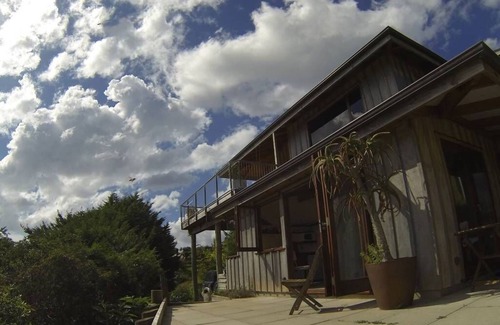 Te Tii Apartment | Stunning white sand beach with gated access