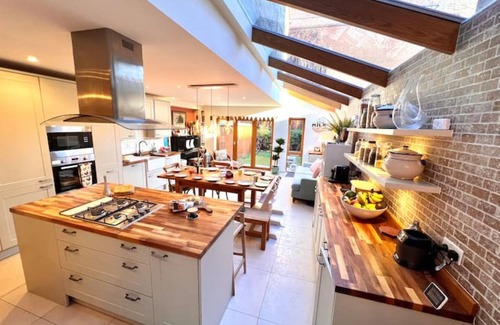 Shepherd's Bush House | Stunningly refurbished Victorian family home