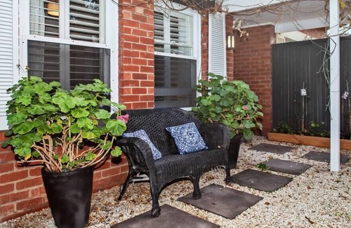Hackney Cottage | Stureca Cottage City Fringe, Sleeps 4, Wifi