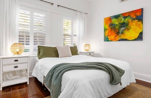 Hackney Cottage | Stureca Cottage City Fringe, Sleeps 4, Wifi