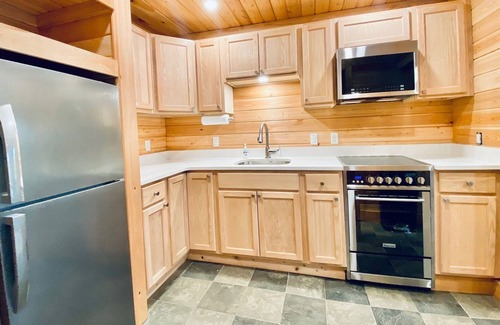 Milton Cabin | Sturgeon’s Riverfront Hide-Away - 30 min to beach