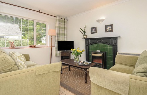 Mullion Cottage | STY COTTAGE, pet friendly, country holiday cottage in Mullion