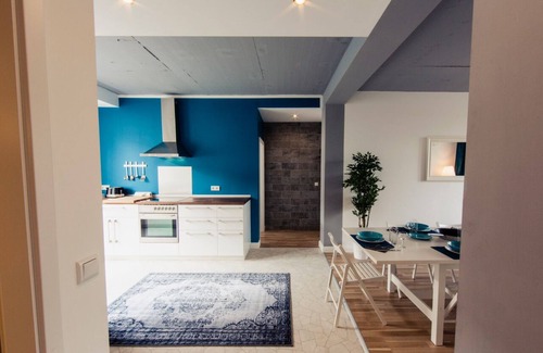 Tempelhof Apartment | Stylish 4 room apartment right on Tempelhofer Feld