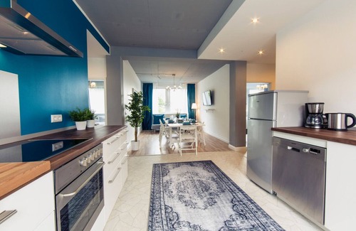Tempelhof Apartment | Stylish 4 room apartment right on Tempelhofer Feld
