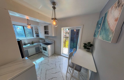 Cote-Des-Neiges—Notre-Dame-De-Grace Apartment | Style and comfort in one place, your ideal temporary place in Montreal.