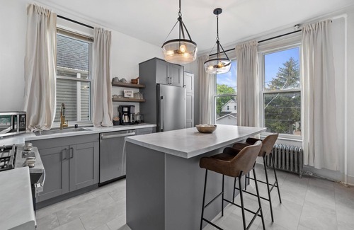 Lower East Side House | Style and Luxury - Unbeatable Location