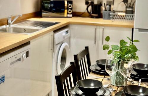 Shadwell Apartment | Stylish 1 bed apartment - Sleeps 4 & Free Parking