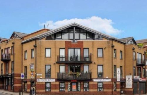 Shadwell Apartment | Stylish 1 bed apartment - Sleeps 4 & Free Parking