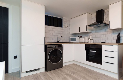 Chapeltown Apartment | Stylish 1 bed Apt with Smart TV Sleeps 4 in Leeds