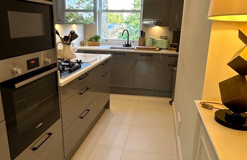 Parsons Green and Walham Apartment | Stylish 1-Bed Flat Near Fulham Broadway Station