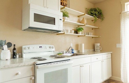 Pasco Apartment | Stylish 1-Bedroom ADU, Modern Comfort + Design