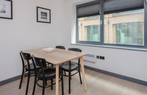 The City of London House | Stylish 1 Bedroom Apartment in Holborn in a Great Location