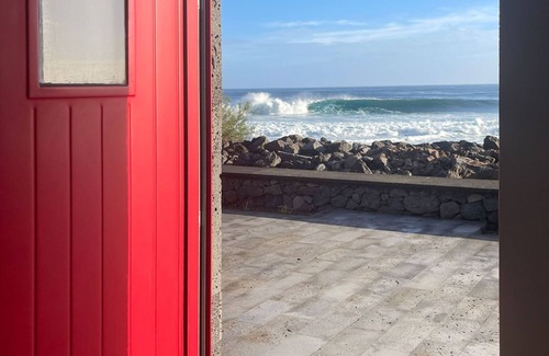 Calheta House | Stylish 1 Bedroom Stone House On Ocean Front - São Jorge, Azores (Bela Lua)