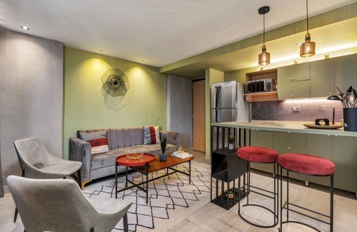 El Tesoro Apartment | Stylish 19th floor loft near El Tesoro city view