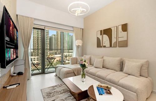 Downtown Dubai Apartment | Stylish 1BR DOWNTOWN Apartment with BALCONY - NEXT TO DUBAI MALL & BURJ KHALIFA