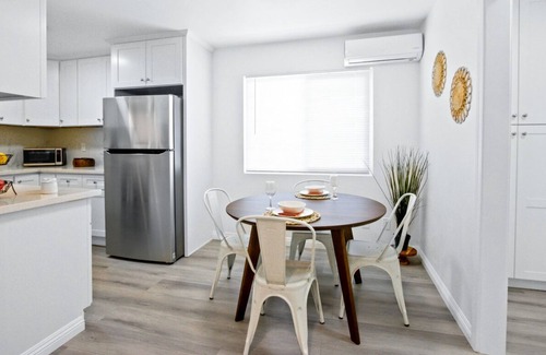 Alhambra Apartment | Stylish 1BR Unit + Parking + Near DTLA #TravelSGV