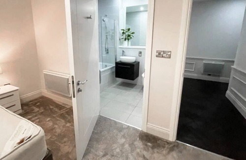 Pier Head Apartment | Stylish 2 Bed Apartment in Tower Building Liverpool