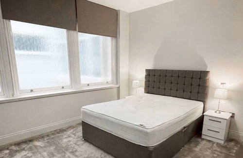 Pier Head Apartment | Stylish 2 Bed Apartment in Tower Building Liverpool