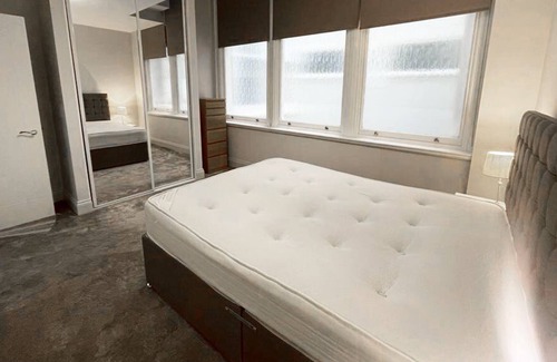 Pier Head Apartment | Stylish 2 Bed Apartment in Tower Building Liverpool