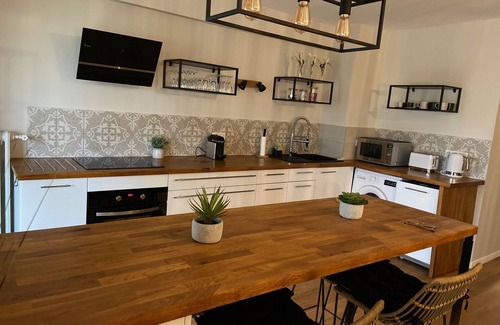 Riou - Petit Juas - Av de Grasse Apartment | Stylish 2 bed apartment + lovely balcony, recently renovated
