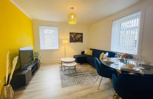 Greenock Apartment | Stylish 2-Bed Apartment in Greenock - Sleeps 6